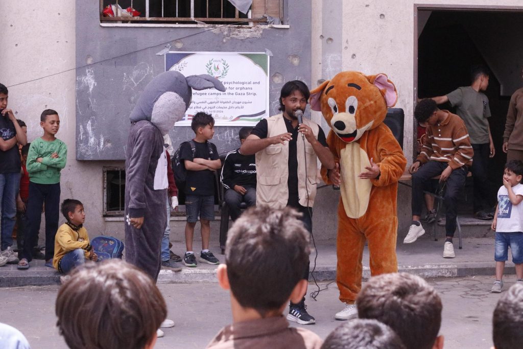 Association Amani - Aïd al-Adha à Gaza : Un grand festival de soutien psychologique pour les orphelins - 2026 05 20 distribution vetements aid gaza 27