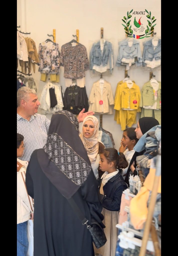 Association Amani - Aïd al-Adha à Gaza : Un grand festival de soutien psychologique pour les orphelins - 2026 05 20 distribution vetements aid gaza 31