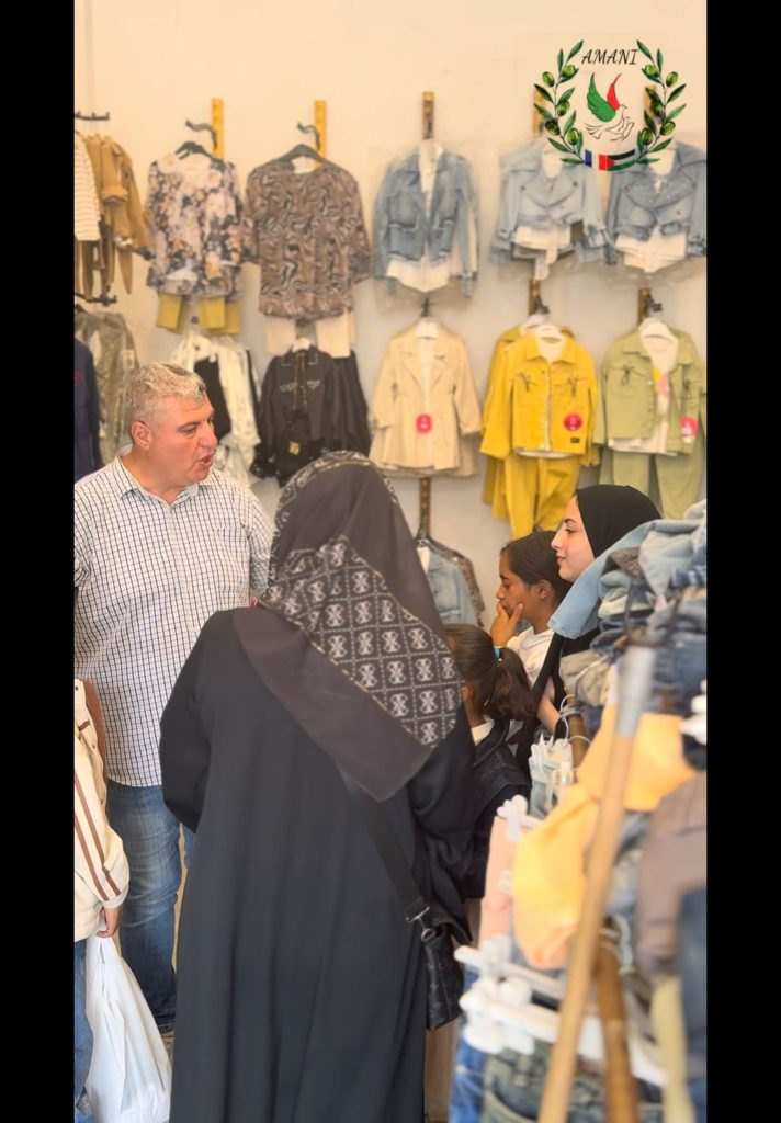 Association Amani - Aïd al-Adha à Gaza : Un grand festival de soutien psychologique pour les orphelins - 2026 05 20 distribution vetements aid gaza 34