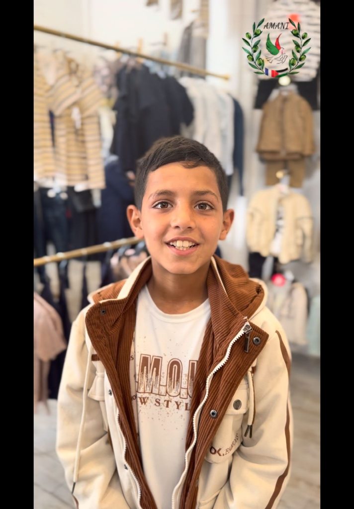 Association Amani - Aïd al-Adha à Gaza : Un grand festival de soutien psychologique pour les orphelins - 2026 05 20 distribution vetements aid gaza 35